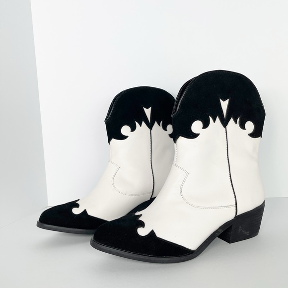Dingo Black and White Ankle Booties - Picture 3 of 12